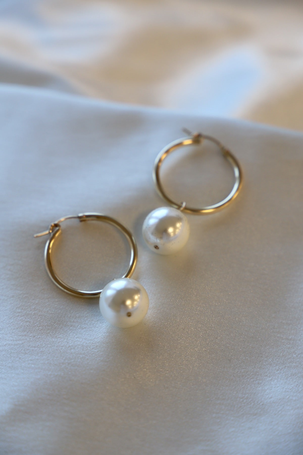 OVERSIZED AUDREY PEARL HOOPS - elizabeth + Bern