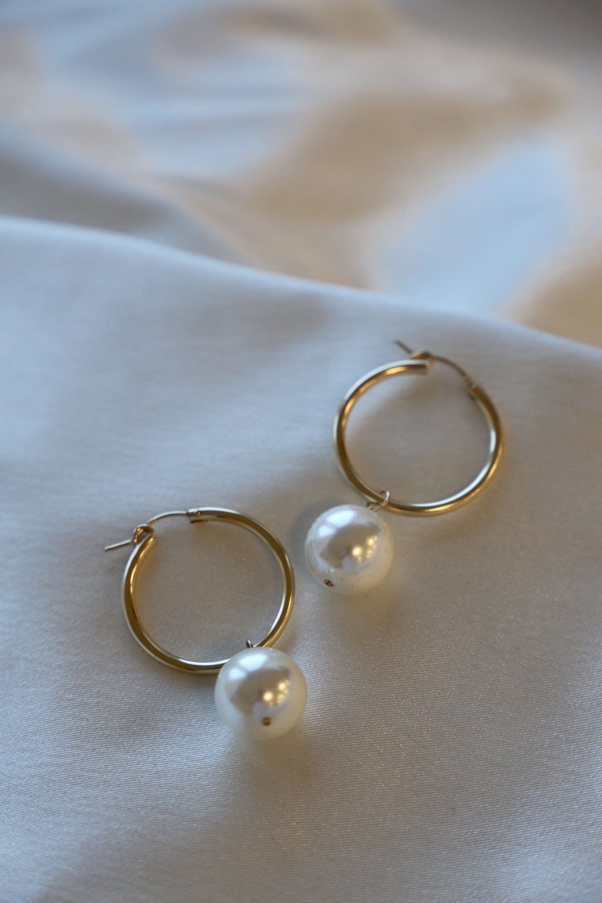 OVERSIZED AUDREY PEARL HOOPS - elizabeth + Bern