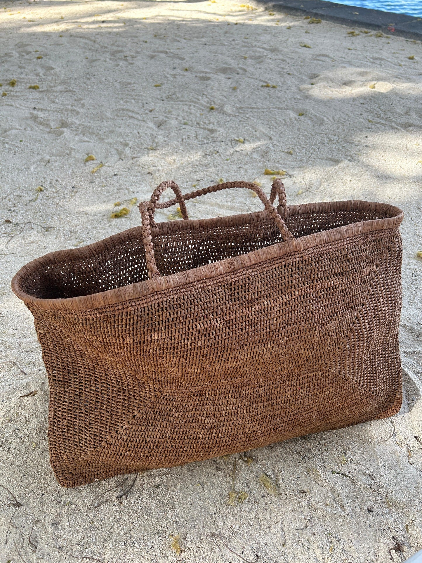 Clipa (XXL) Raffia Beach Tote Bag - elizabeth + Bern
