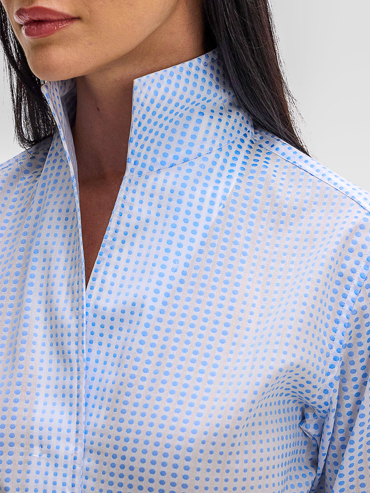 A close-up of the innovative shapeable collar on a blue and white patterned luxury shirt from the Sarah Alexandra collection at Elizabeth and Bern