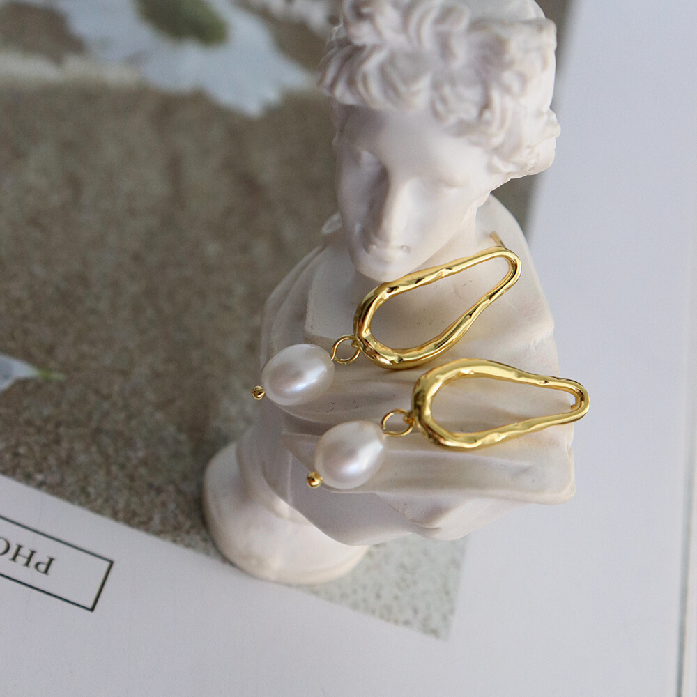 AVELINE PEARL EARRINGS - elizabeth + Bern