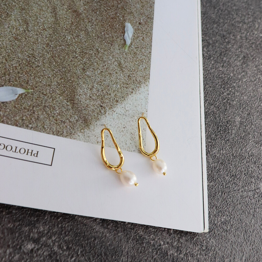 AVELINE PEARL EARRINGS - elizabeth + Bern
