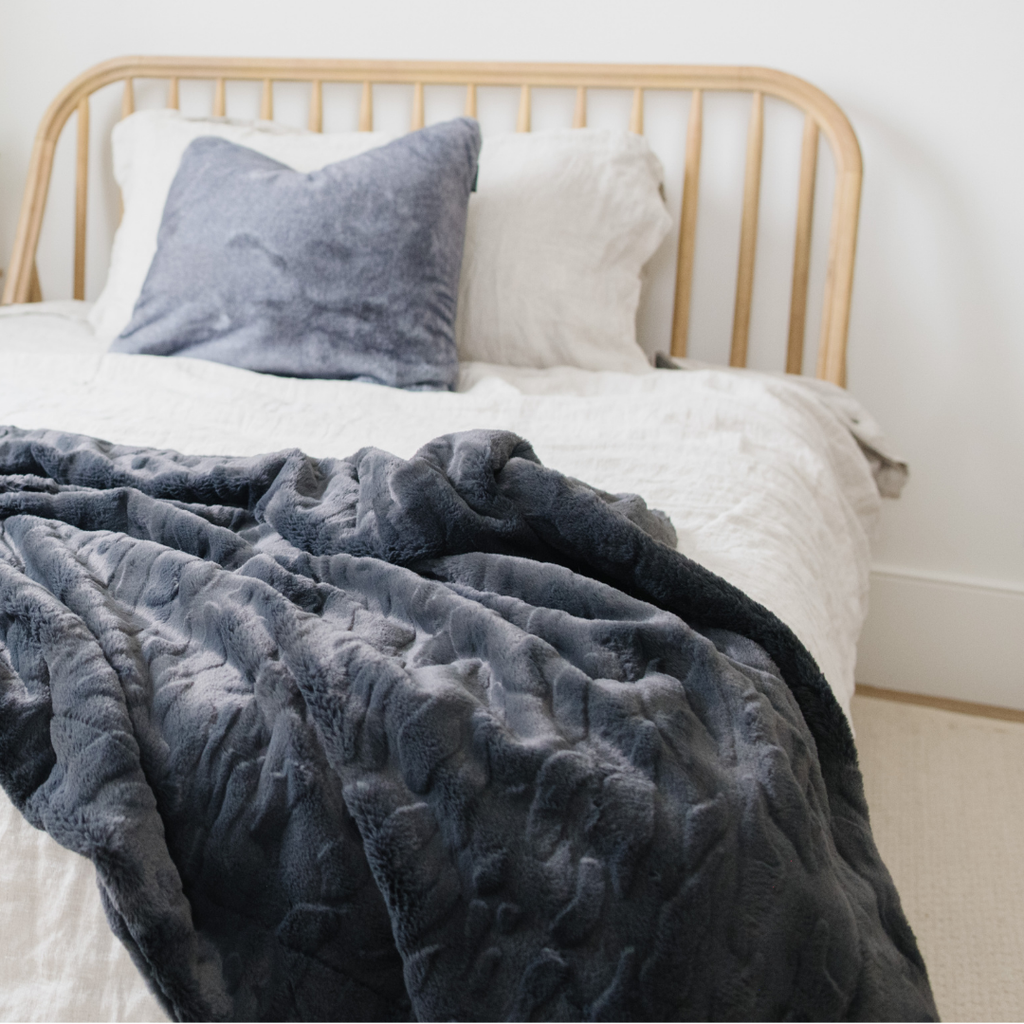 PATTERNED FAUX FUR XL THROW BLANKETS