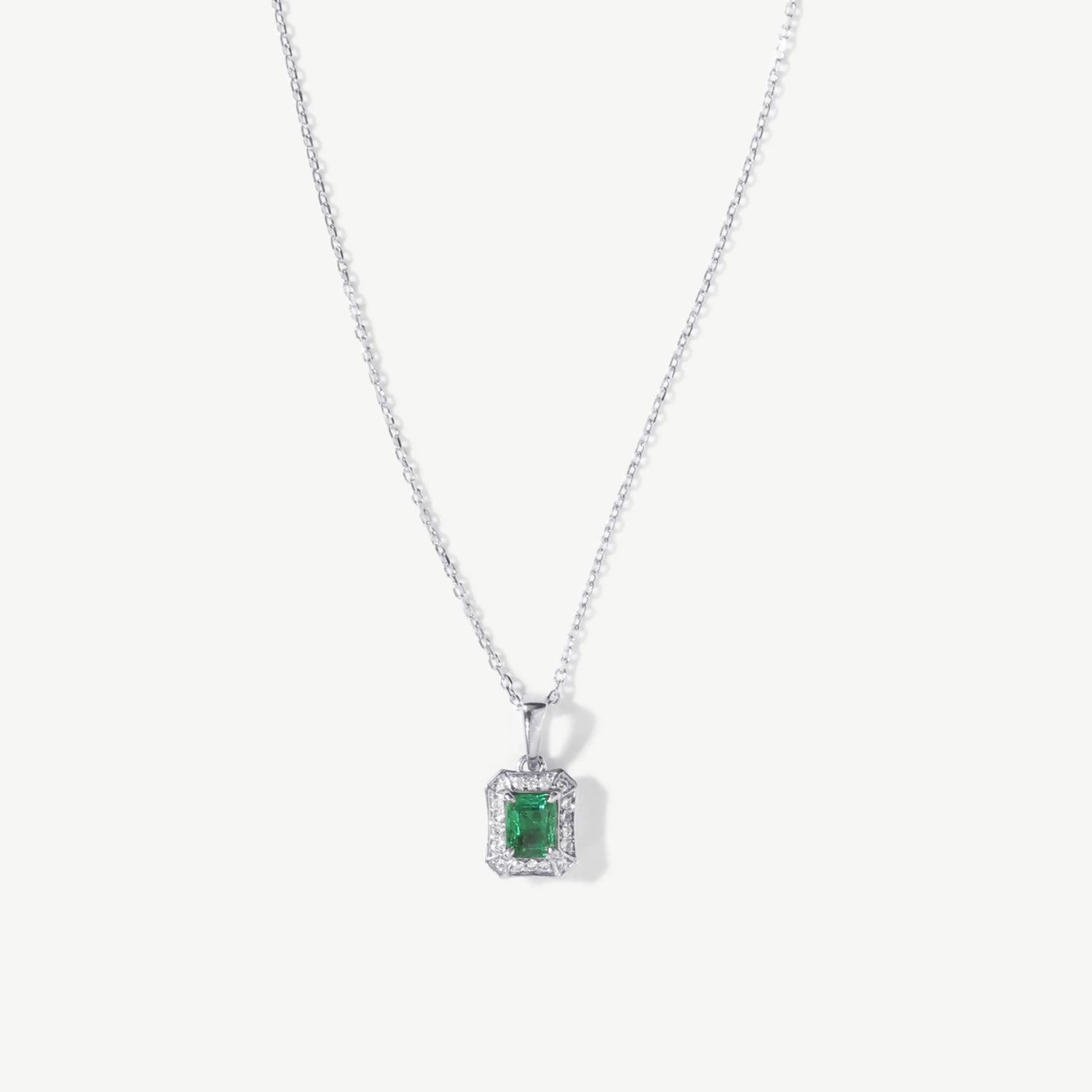 Lumière 18 Carat White Gold Emerald Necklace