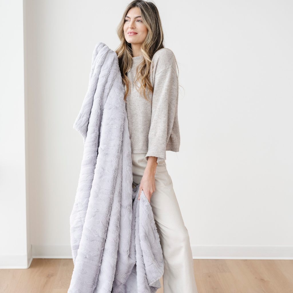 PATTERNED FAUX FUR THROW BLANKETS