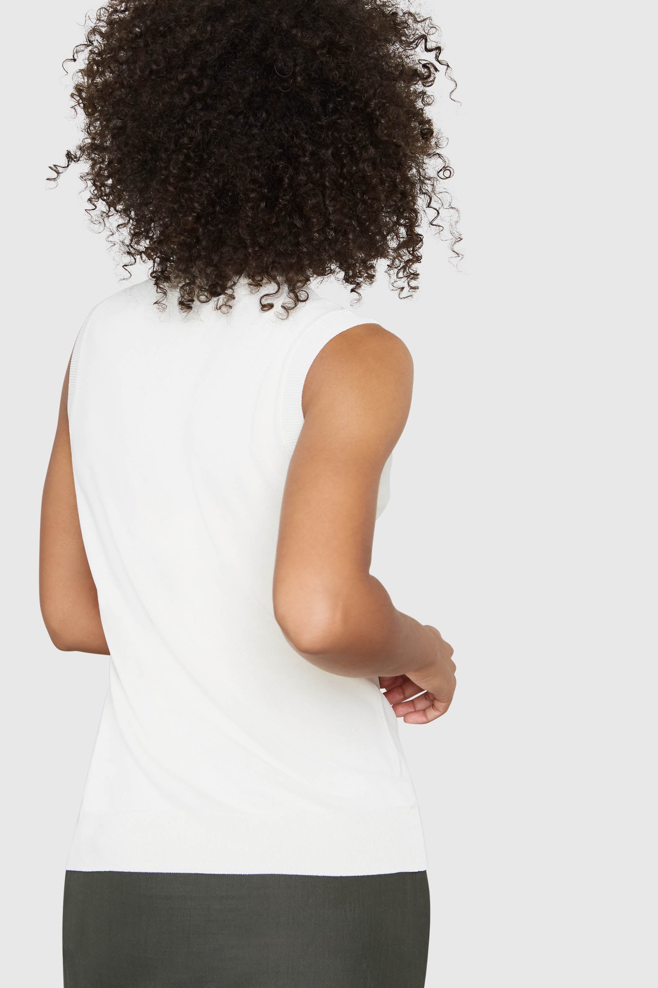 HEPBURN SLEEVELESS VISCOSE SWEATER IN CREAM