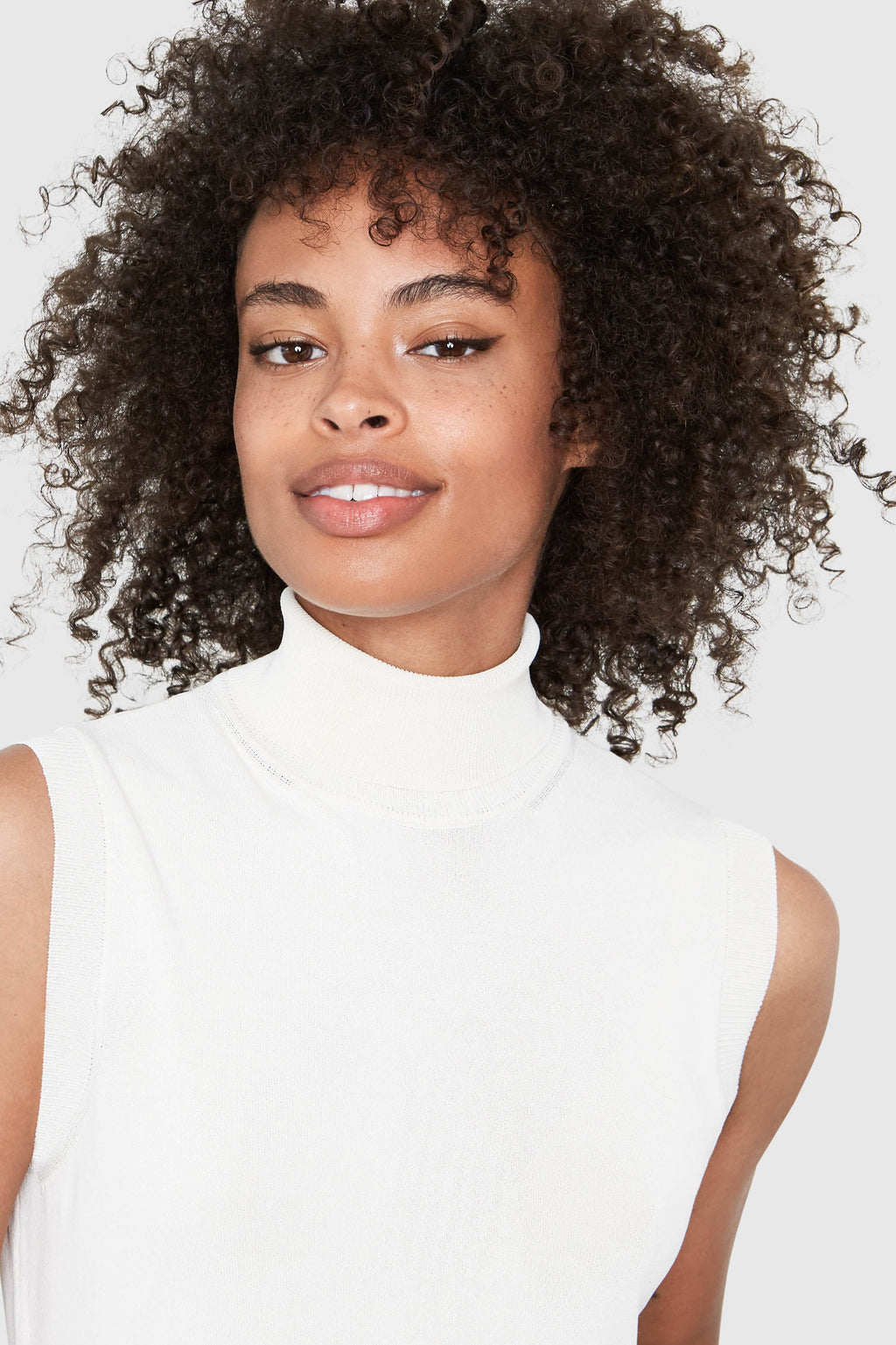 HEPBURN SLEEVELESS VISCOSE SWEATER IN CREAM