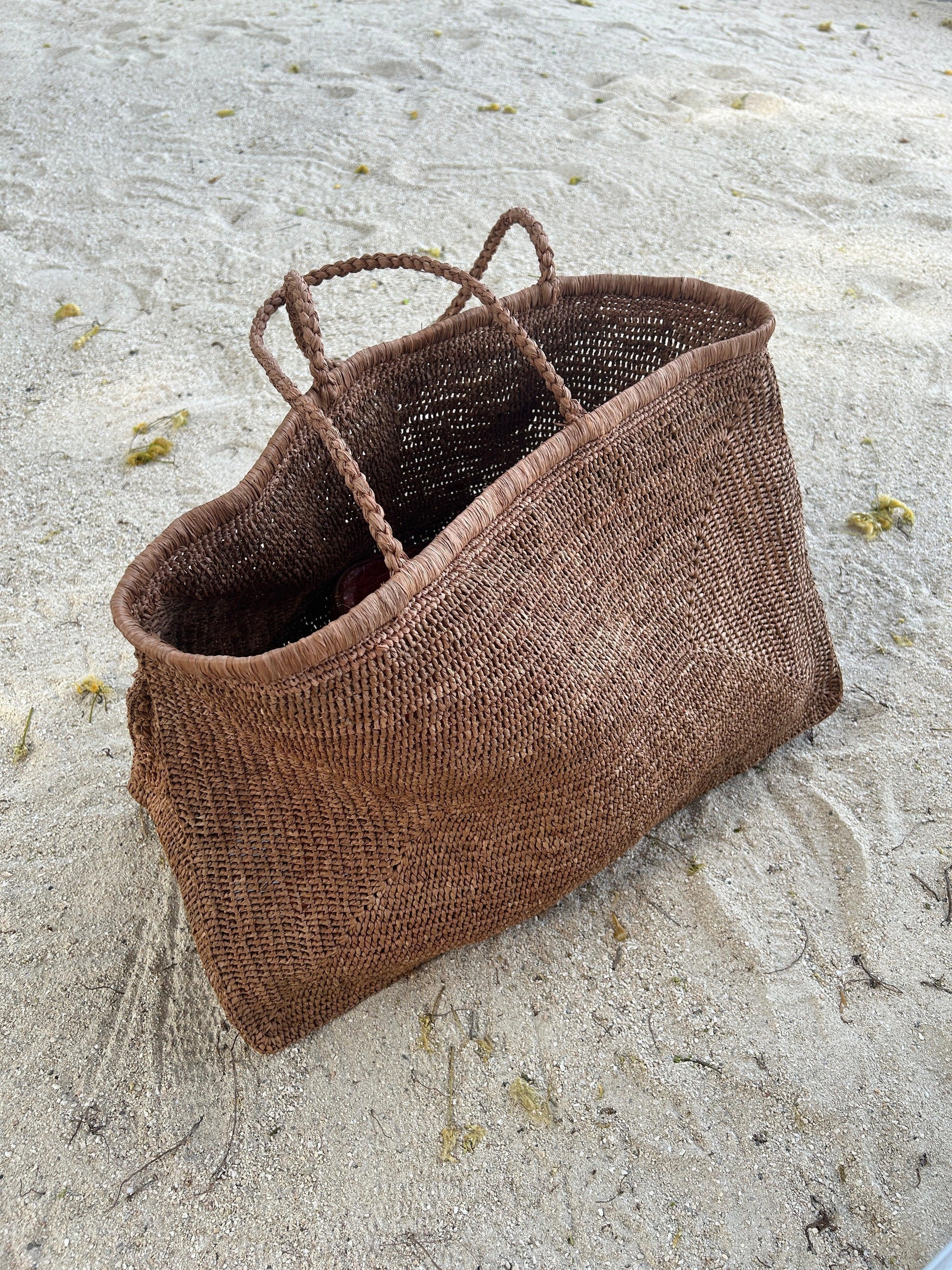 Clipa (XXL) Raffia Beach Tote Bag - elizabeth + Bern