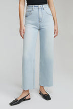 Moon Curve Raw Hem Crop Jeans HJ129