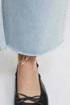 Moon Curve Raw Hem Crop Jeans HJ129